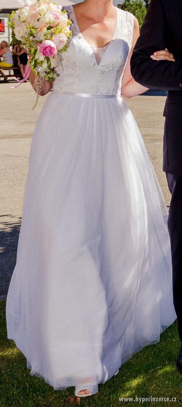 Bílé svatební šaty - foto 1