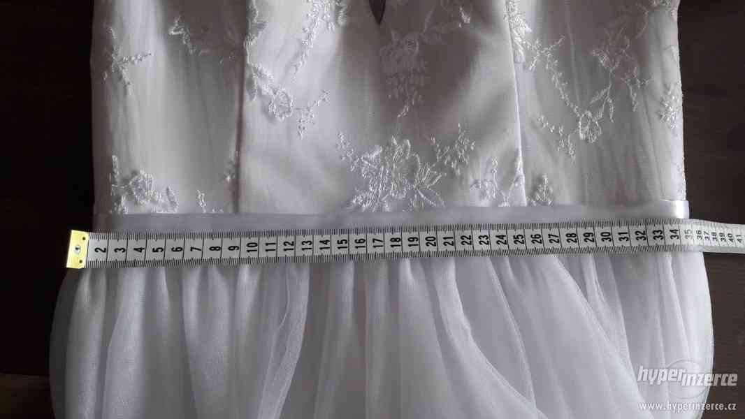 Bílé svatební šaty - foto 2