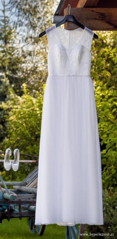 Bílé svatební šaty - foto 4