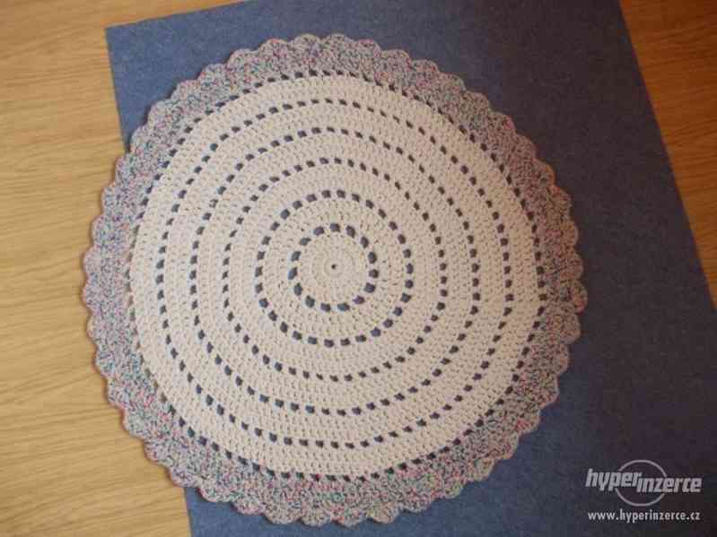 Nové háčkované koberečky - foto 3