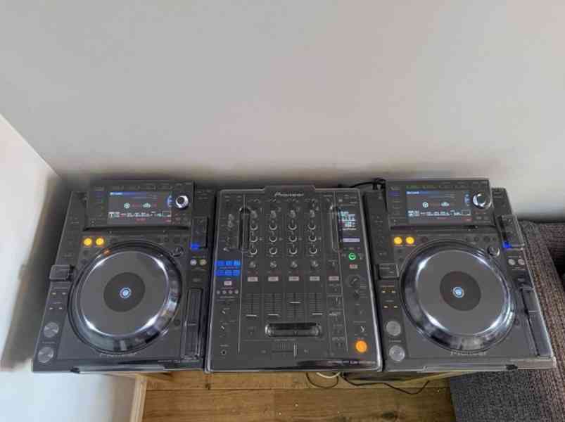 Mixážní pult DJM900 Nexus a aktivní reproduktory Cdj2000 Nex