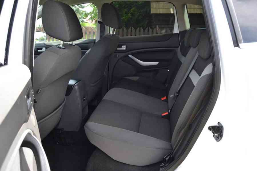 Ford Kuga 2.0 TDCi 103kW Champions Edition 4x4 - foto 10