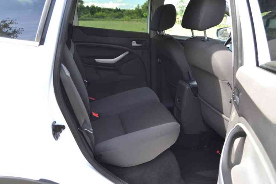 Ford Kuga 2.0 TDCi 103kW Champions Edition 4x4 - foto 14
