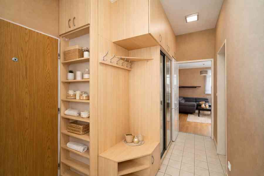 Prodej bytu 3+kk se dvěma balkony, šatnou a velkým sklepem  - foto 17