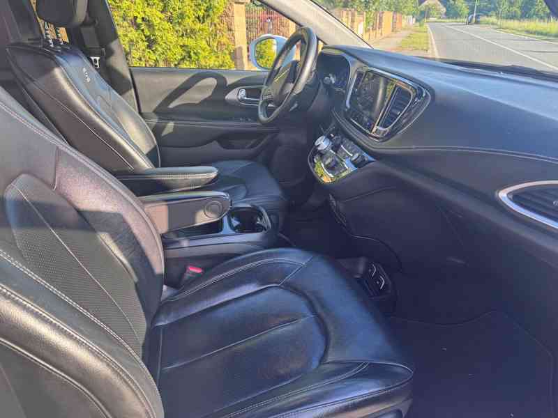 Chrysler Pacifica 3,6 RU Limited DVD Čočka 2021 - foto 10