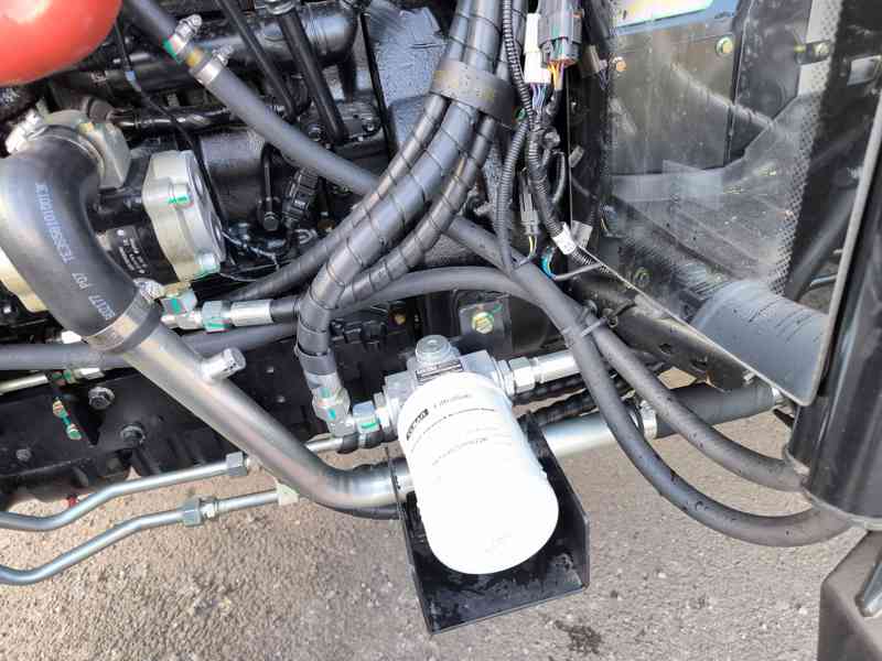 Traktor LOVOL M404 s výkonem 40 Hp s kabinou - foto 4