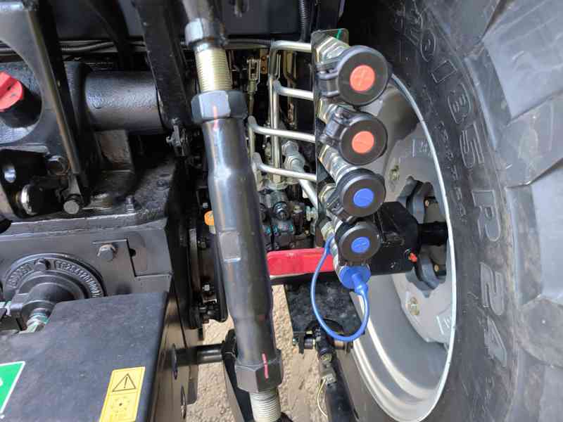 Traktor LOVOL M404 s výkonem 40 Hp s kabinou - foto 8
