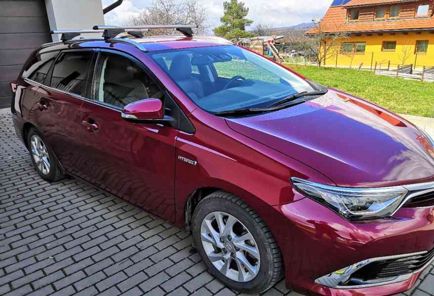 Toyota Auris 1,8 Hybrid TS 5WG Executive	 - foto 1