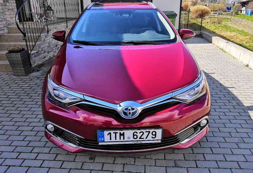 Toyota Auris 1,8 Hybrid TS 5WG Executive	 - foto 2