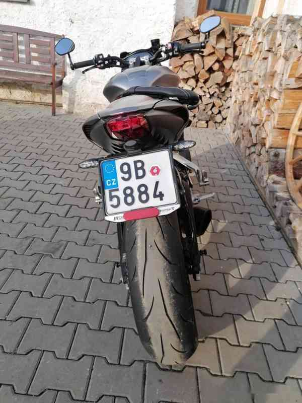 TRIUMPH STREET TRIPLE 765 RS - foto 13
