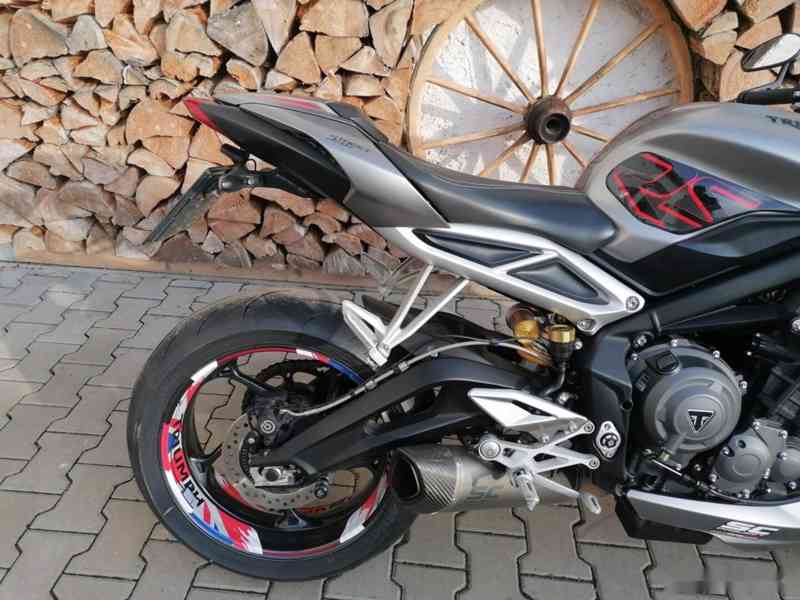 TRIUMPH STREET TRIPLE 765 RS - foto 5