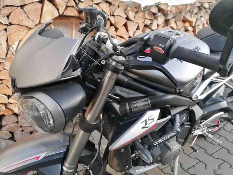 TRIUMPH STREET TRIPLE 765 RS - foto 14