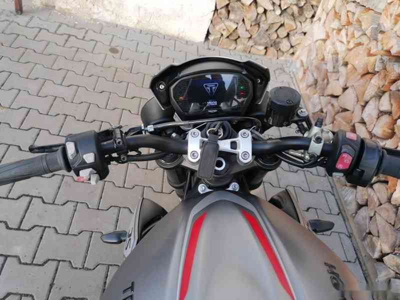 TRIUMPH STREET TRIPLE 765 RS - foto 11