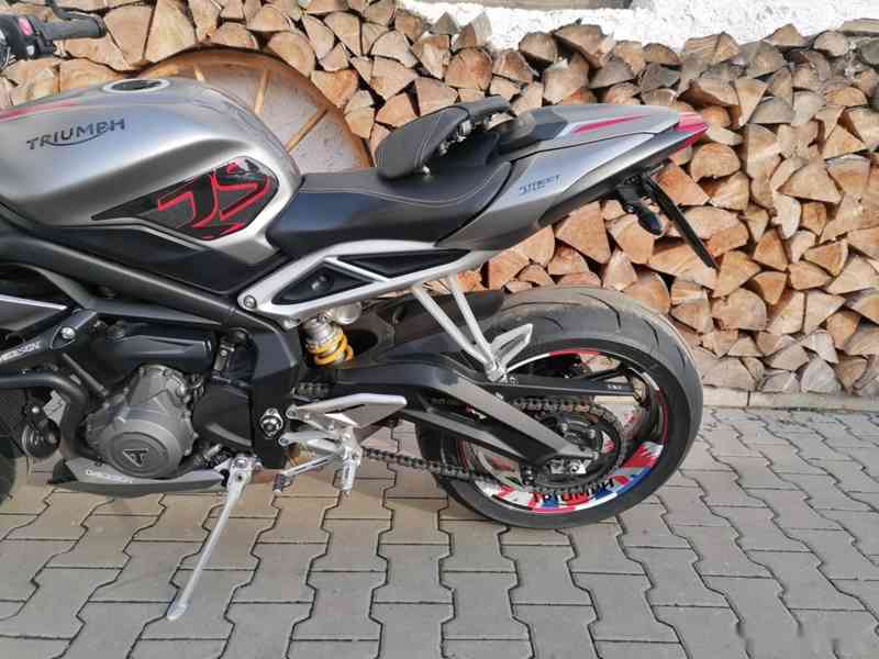 TRIUMPH STREET TRIPLE 765 RS - foto 10