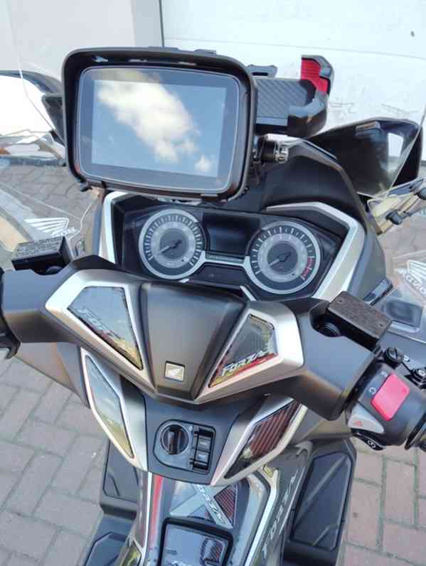 Honda Forza 300 (NF08) 2019-TOP stav,Tuning,včetně doplňků - foto 2