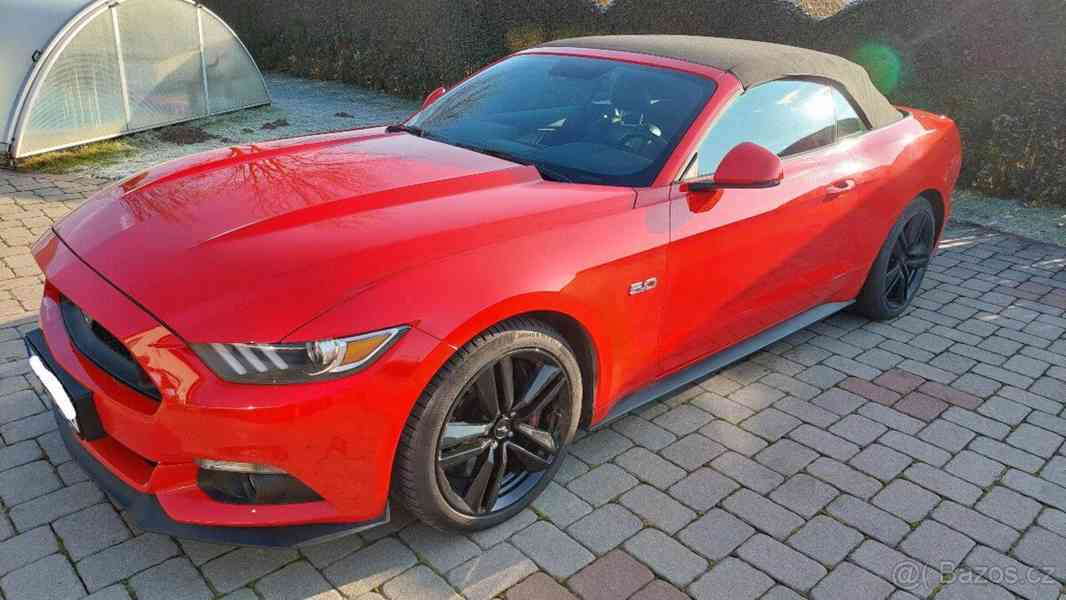 Ford Mustang 5,0   V8 GT 310 kW Premium Conve - foto 2