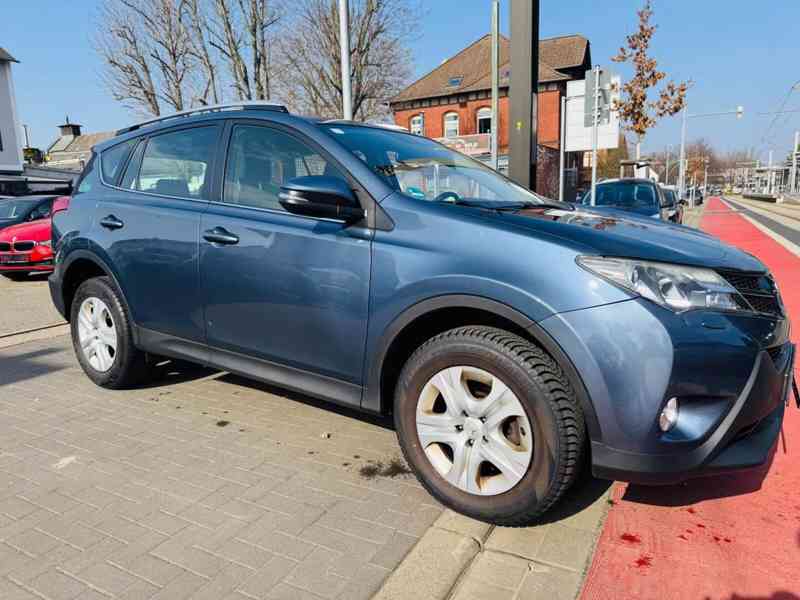 Toyota RAV 4 2,2D  Life nafta 4x4 110kw - foto 12