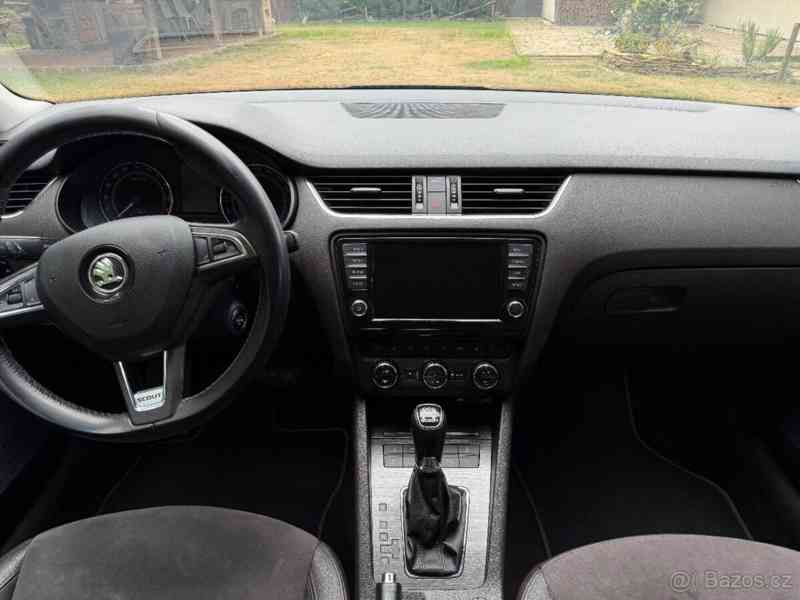 Škoda Octavia 2,0   Scout - foto 12