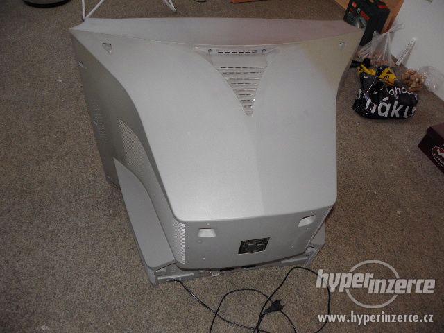 Sony Trinitron 74 cm, 100 Hz - foto 4