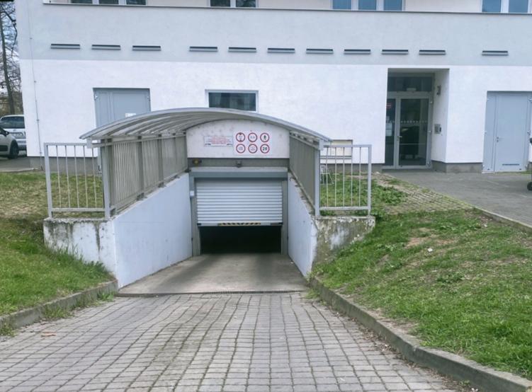 Pronájem( ev.prodej) stání v podzemních garážích, NYMBURK  - foto 2