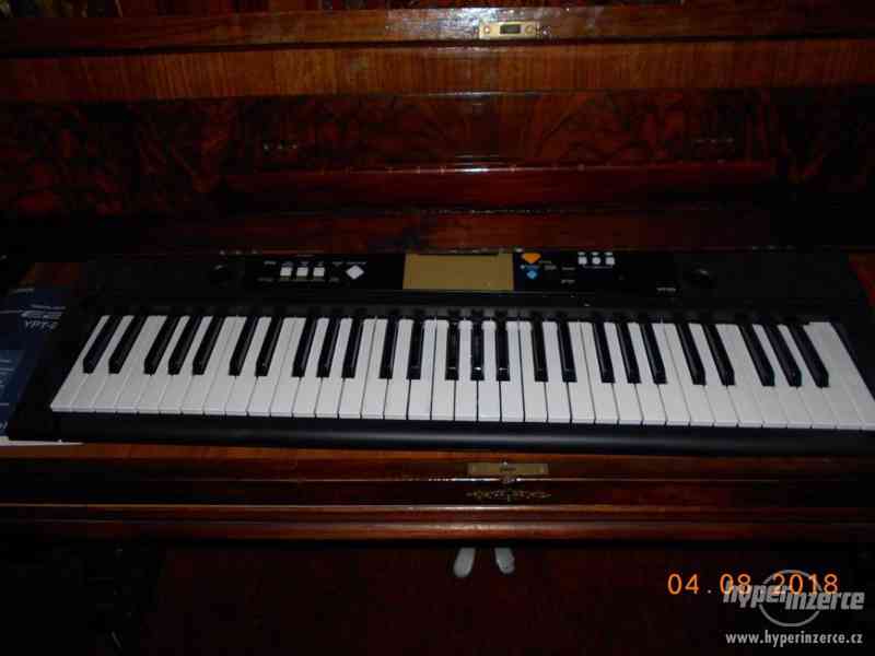Prodám starý klavír-uvnitř elektrické klávesy - foto 2