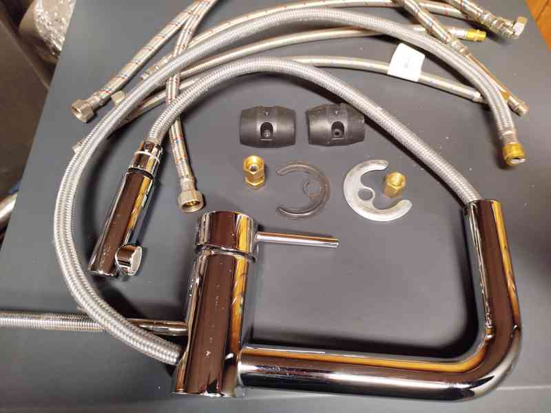 Baterie s výsuvnou sprchovací hlavicí