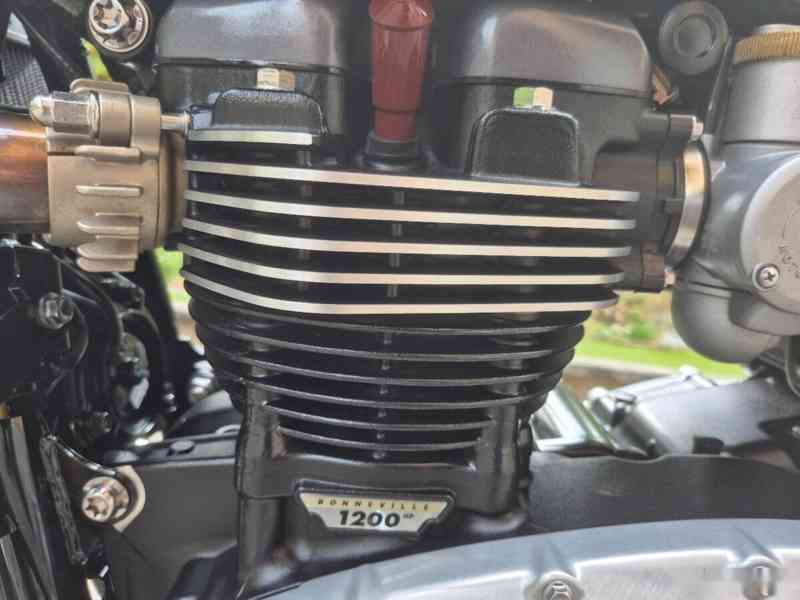 Triumph Thruxton 1200 R - TOP STAV 239.000,- Kč - foto 10