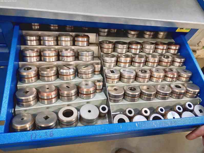 Revolverový vysekávací lis FINN-POWER X5 - foto 8