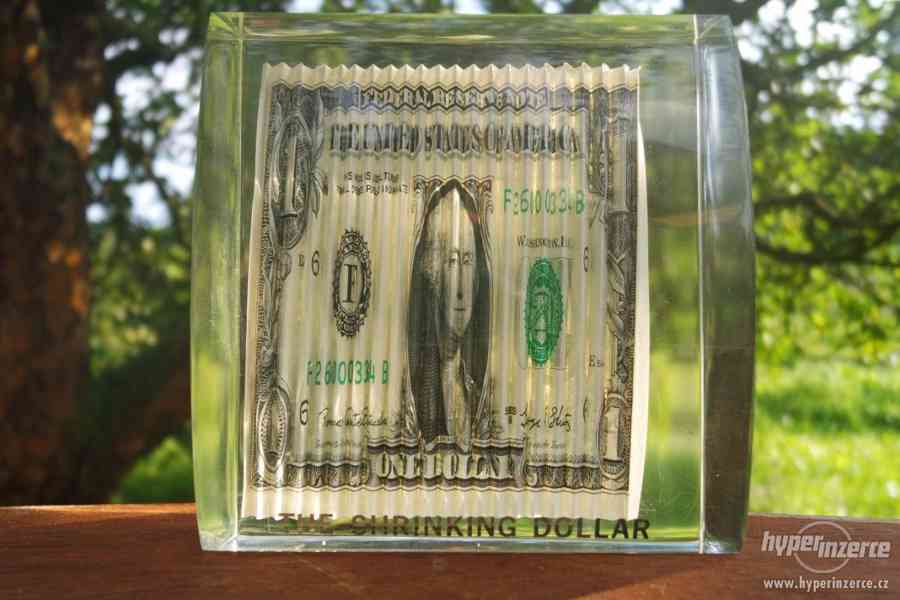 Složený dolar - Shrinking dollar - foto 1