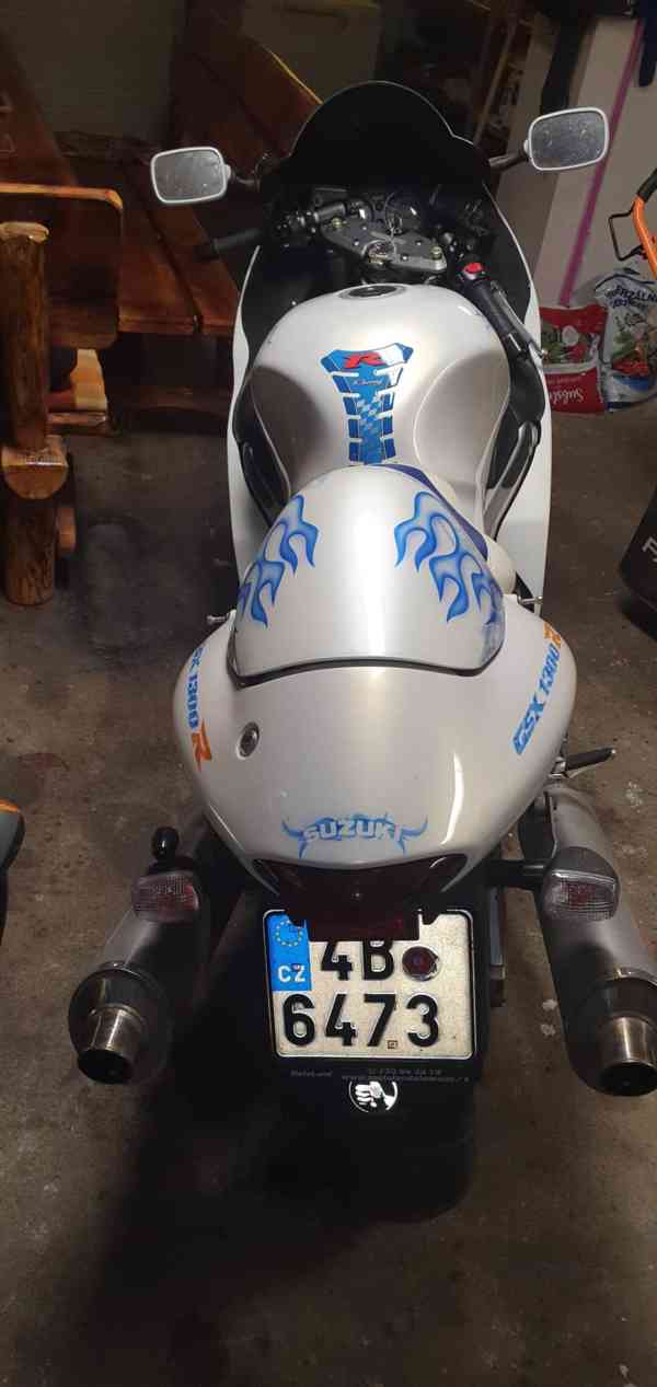 SUZUKI GSXR 1300 - foto 2