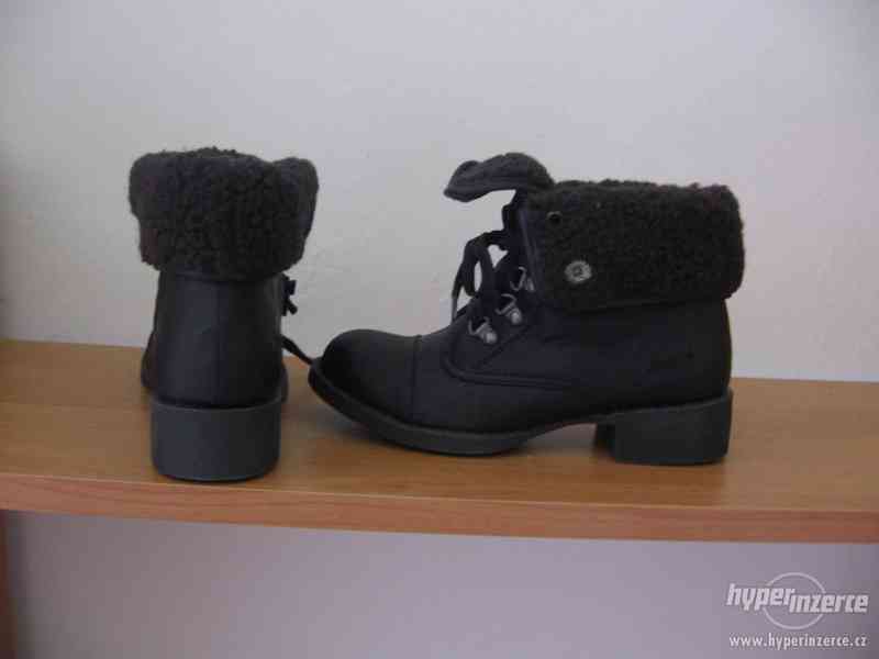 Černé boty s kožíškem ideální na zimu - foto 2