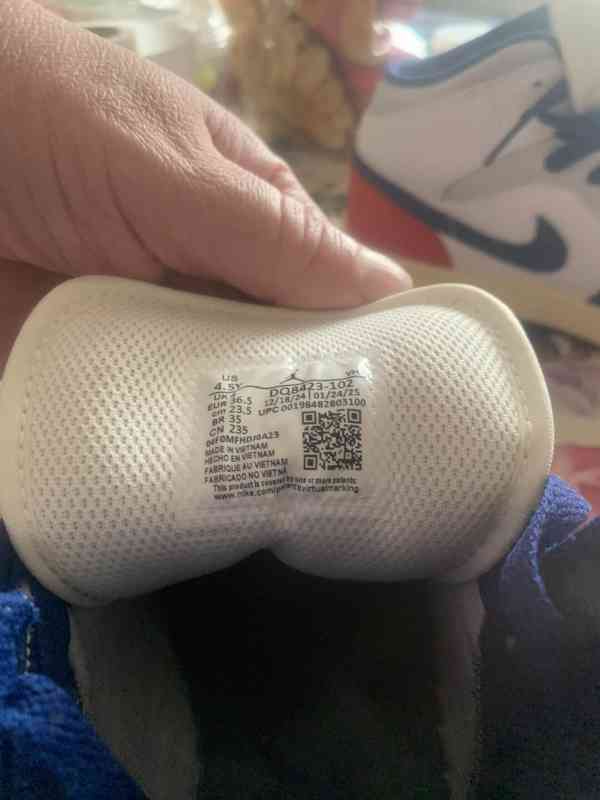 Prodám Nike Air Jordan 1 mid older kid’s shoe - foto 2