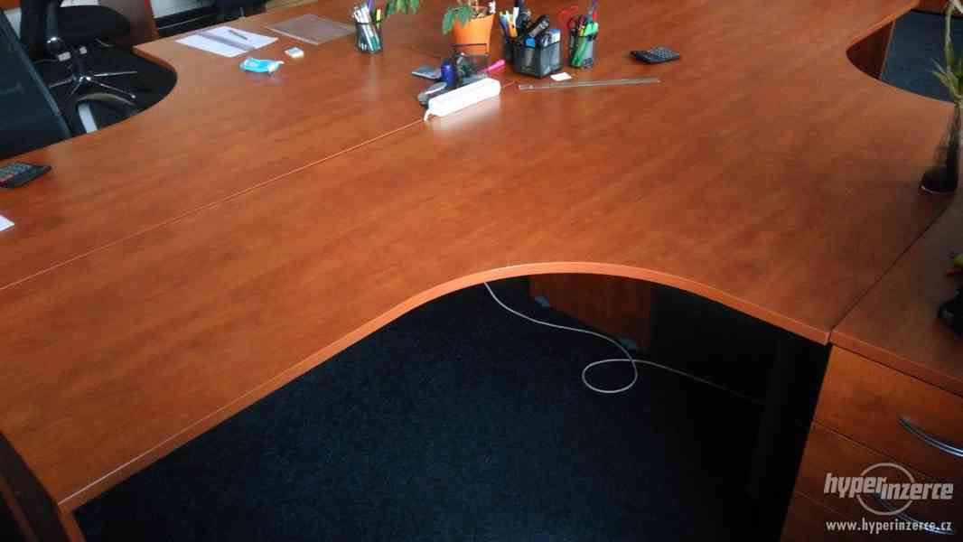 Rohový kancelářský stůl + kontejner - foto 1