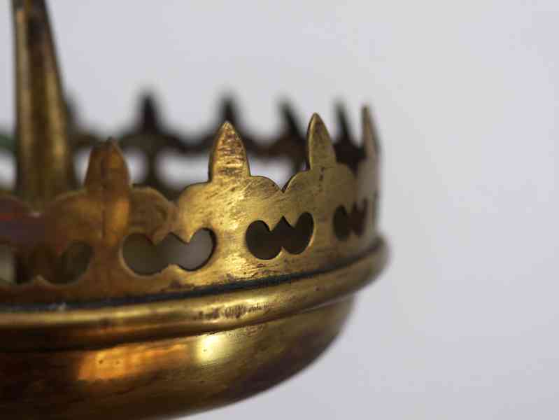 Párové neogotické svícny z mosazi - foto 7