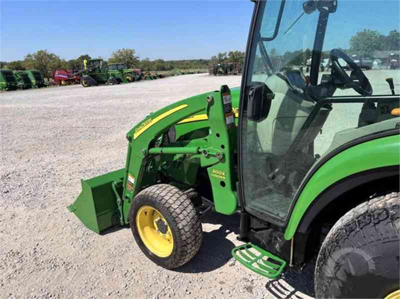 Traktor JOHN DEERE 3520  - foto 6