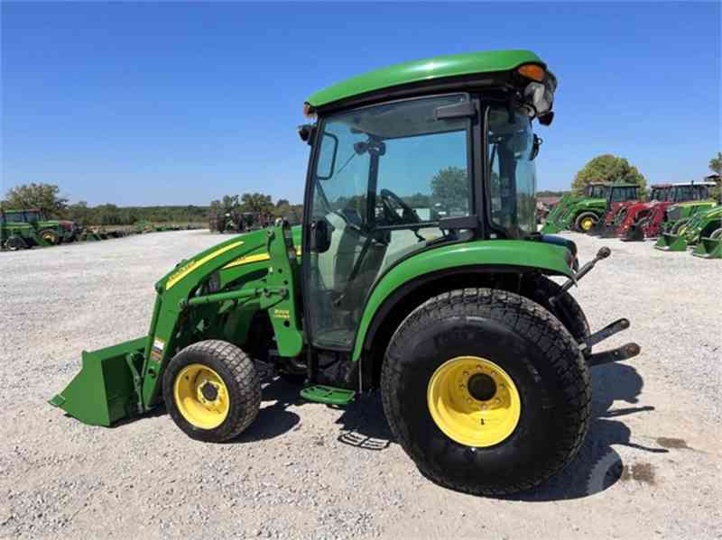 Traktor JOHN DEERE 3520  - foto 4