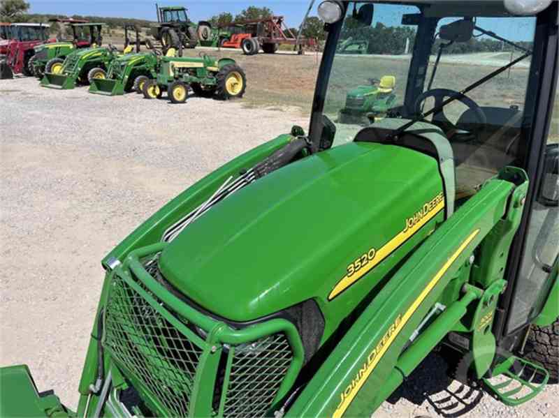 Traktor JOHN DEERE 3520  - foto 5