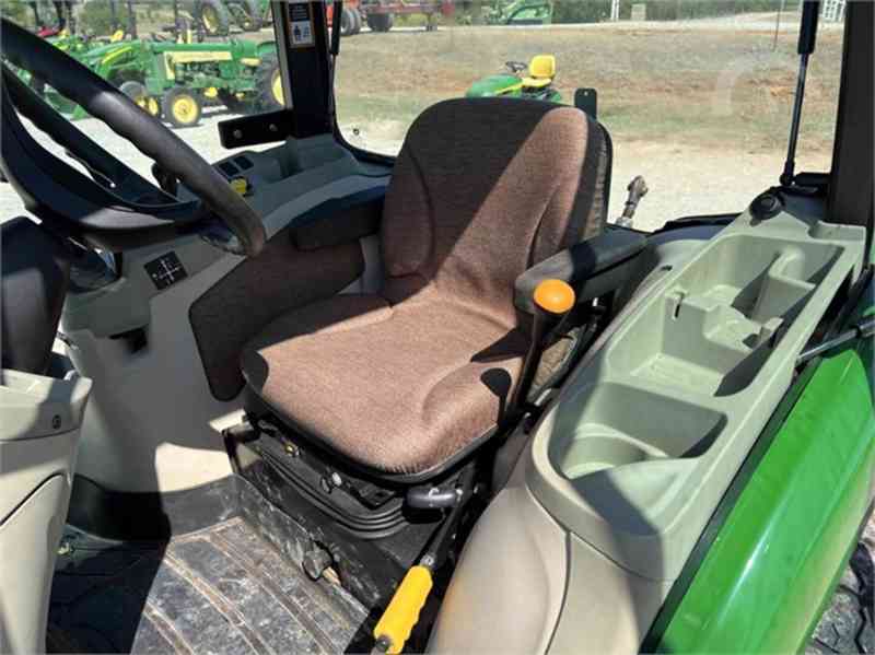 Traktor JOHN DEERE 3520  - foto 13