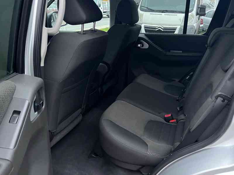 Nissan Pathfinder 2.5 dCi SE 4x4 140kw - foto 21