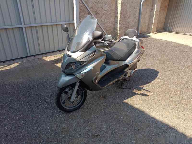 Piaggio xevo 125 cz doklady v ceně hnědý - foto 5