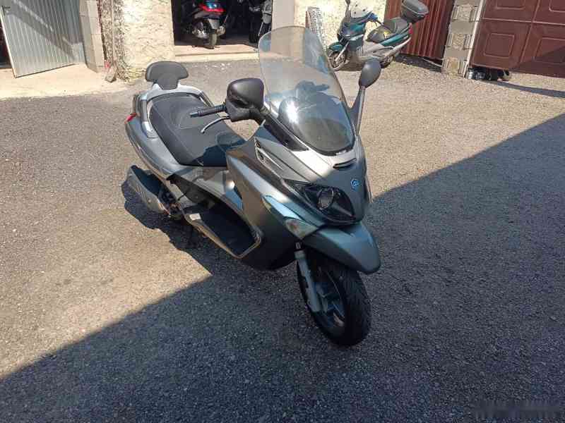 Piaggio xevo 125 cz doklady v ceně hnědý - foto 8