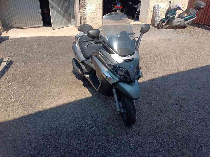 Piaggio xevo 125 cz doklady v ceně hnědý - foto 12