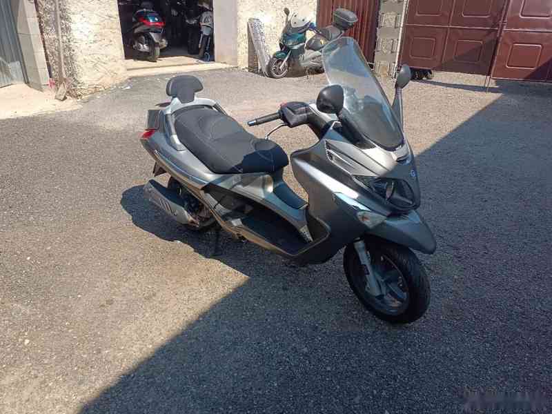 Piaggio xevo 125 cz doklady v ceně hnědý - foto 9