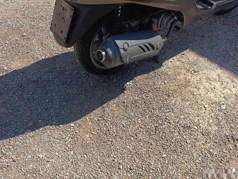 Piaggio xevo 125 cz doklady v ceně hnědý - foto 16
