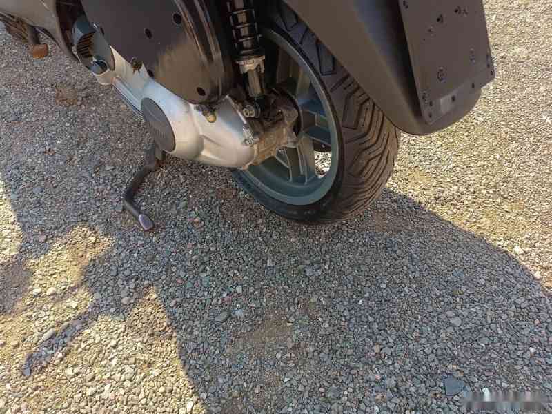 Piaggio xevo 125 cz doklady v ceně hnědý - foto 15