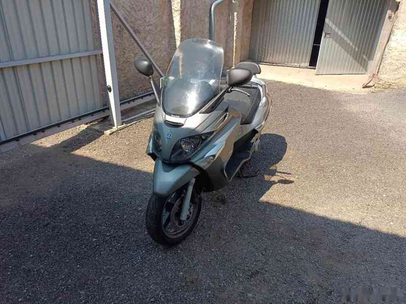 Piaggio xevo 125 cz doklady v ceně hnědý - foto 6