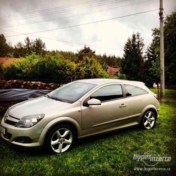 Opel Astra H GTC - foto 1