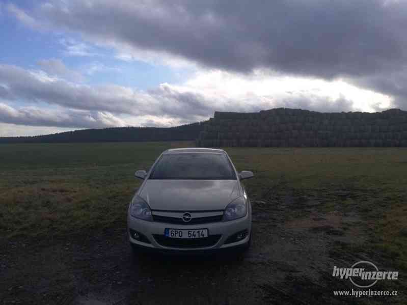 Opel Astra H GTC - foto 2
