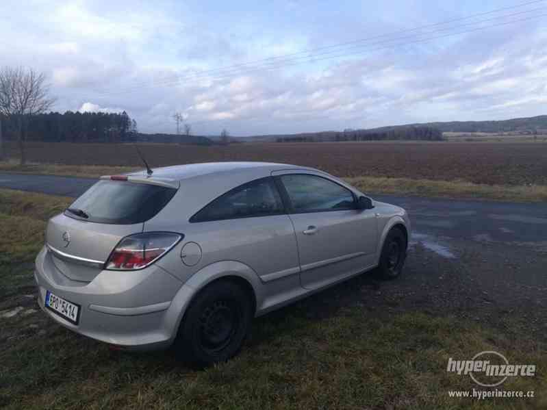 Opel Astra H GTC - foto 4