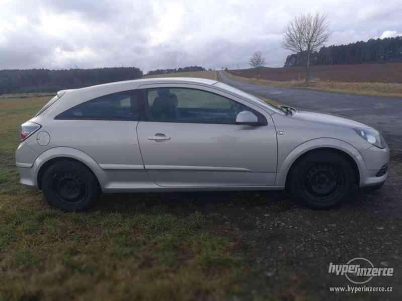 Opel Astra H GTC - foto 5